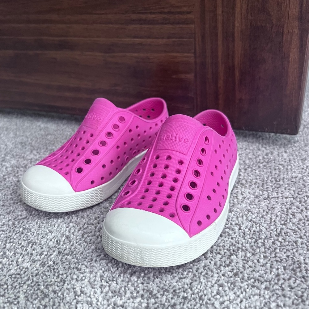 Kids Native Jefferson Size 8 Pink Waterproof Slip On Shoes